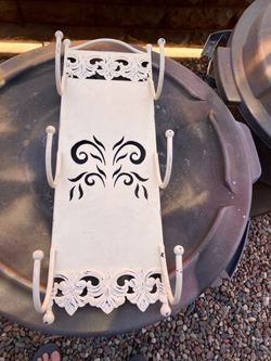 METAL TOWEL HOLDER