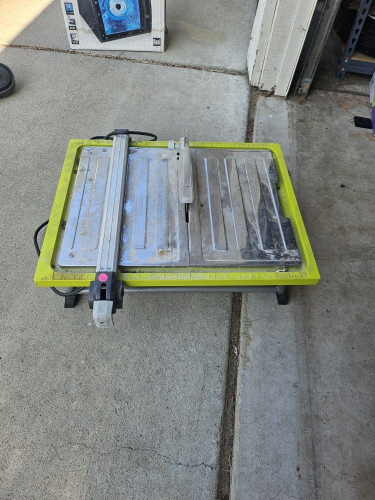 Ryobi 7" Table Top Wet Tile Saw