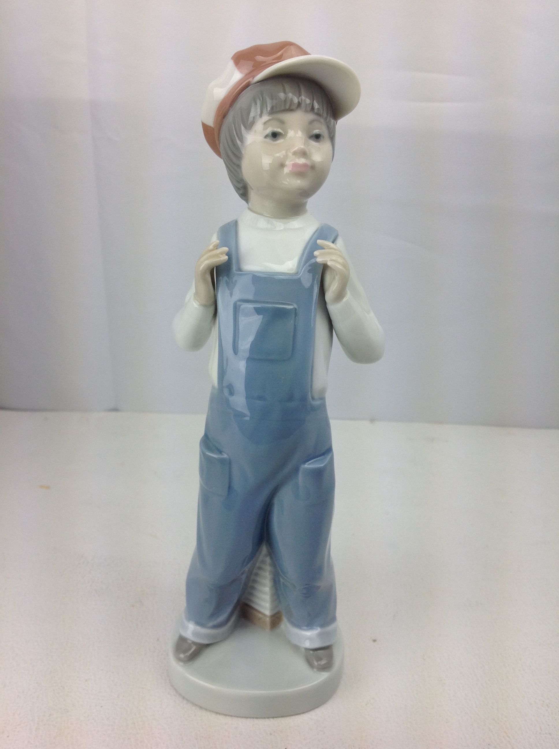 Lladro Boy From Madrid Figurine