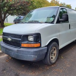  Chevy Express Van v6