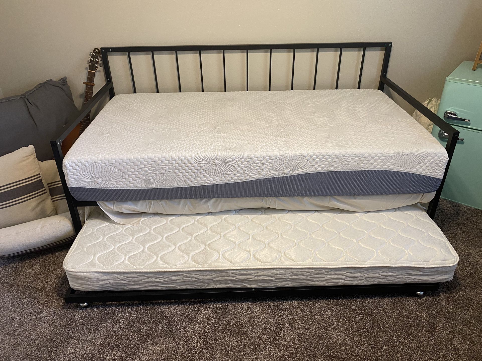 Brand New Daybed with Trundle (new mattresses included)
