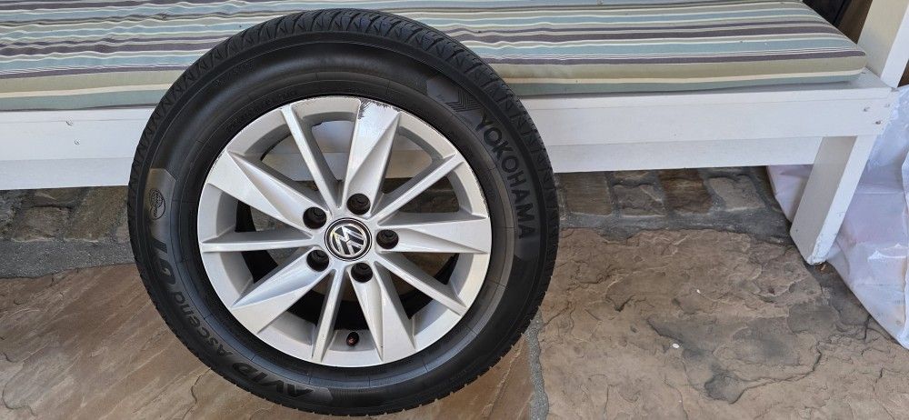 4 VW GOLF 15 Inch wheels with tires