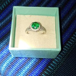 925 Silver Ring With Green Emerald Solitaire 