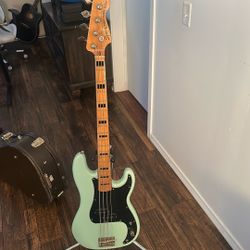 Bass Squier Precision Bass