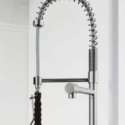 VIGO Zurich Single-Handle Pull-Down Sprayer Kitchen Faucet in Stainless Steel