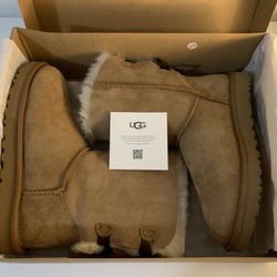 UGG Women's Classic Short Boots