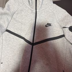 nike tech top