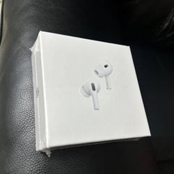 Apple AirPods Pro (2nd Generation) White Bluetooth In-Ear Earbuds MagSafe Case