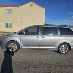 2012 Toyota Sienna