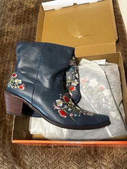 Navy Blue Floral Embroidered Size 12 Western Ankle Boot