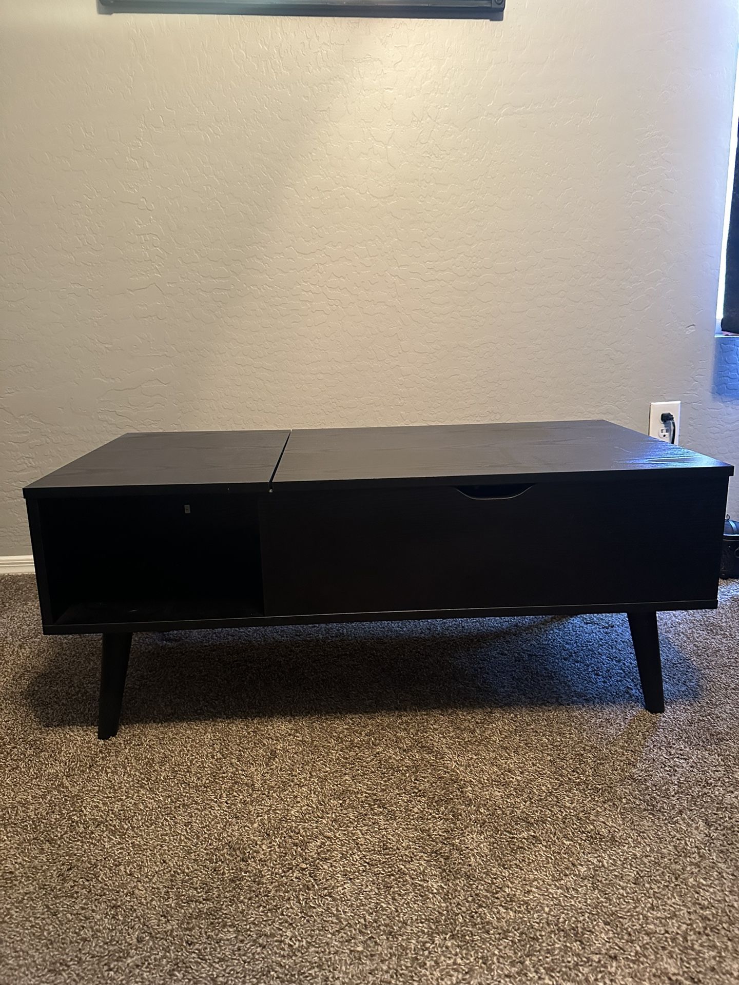 Coffee Table With modern Lift