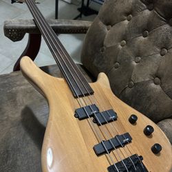 Stagg Fretless Bass 