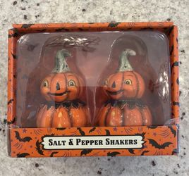 Halloween Salt and pepper shakers