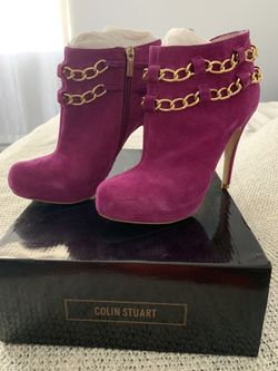 Colin Stuart fuchsia suede leather booties with golden chains size 7.5