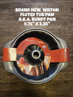 BRAND NEW, WILTON BUNDT PAN 