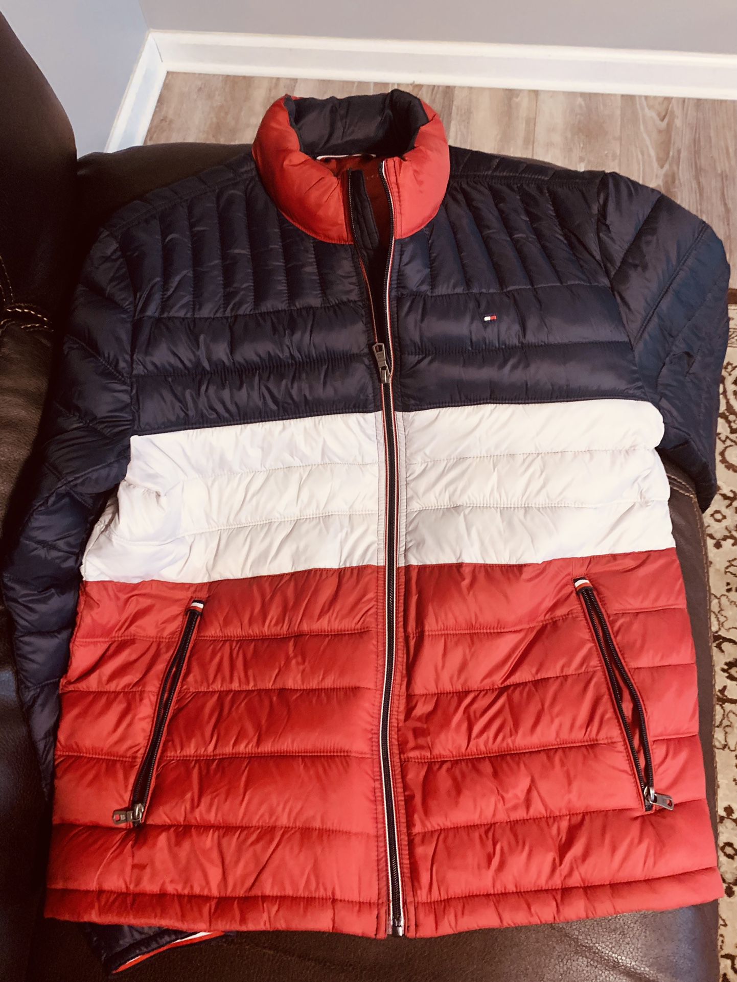 Brand new (never worn) Ultra-Soft Tommy Hilfiger Insulated Jacket (195$ MSRP)