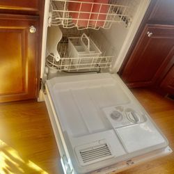 GE Navilus- Dishwasher 