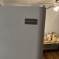 Refrigerator Whirlpool And Frigidaire 