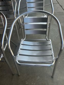 Aluminum lightweight patio chairs (5)