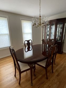 Thomasville Collector’s Cherry Dining Room Set