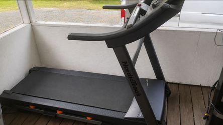 NordicTrack C 990 Folding Treadmill – Excellent Condition / Moving Sale
