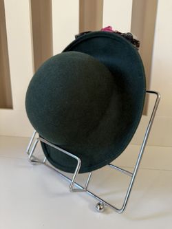 women's fashion hat 👒 dark green new no tag