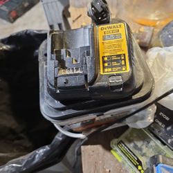 Dealt 12 And 20 V charger 