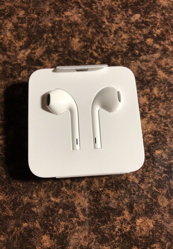 Brand new iPhone 7 / 8 ear phones