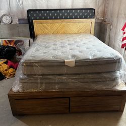 Queen Bedroom Set – Beautiful Condition
