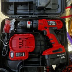 BLACK & DECKER 14.4 VOLT CORDLESS DRILL 