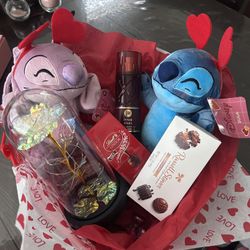 Angel & Stitch Basket With Light Up Flower Dome 💕💕