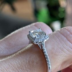  1CT Solitaire with Halo and Bridge  - Size 6