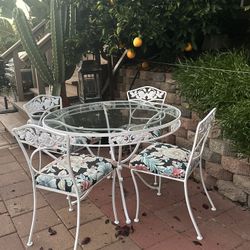 Vintage Brown Jordan Patio Furniture Table Set! delivery Available For Extra Fee.         