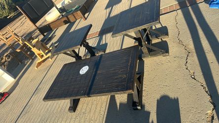 Ashley’s Furniture Coffee and Side Table Set