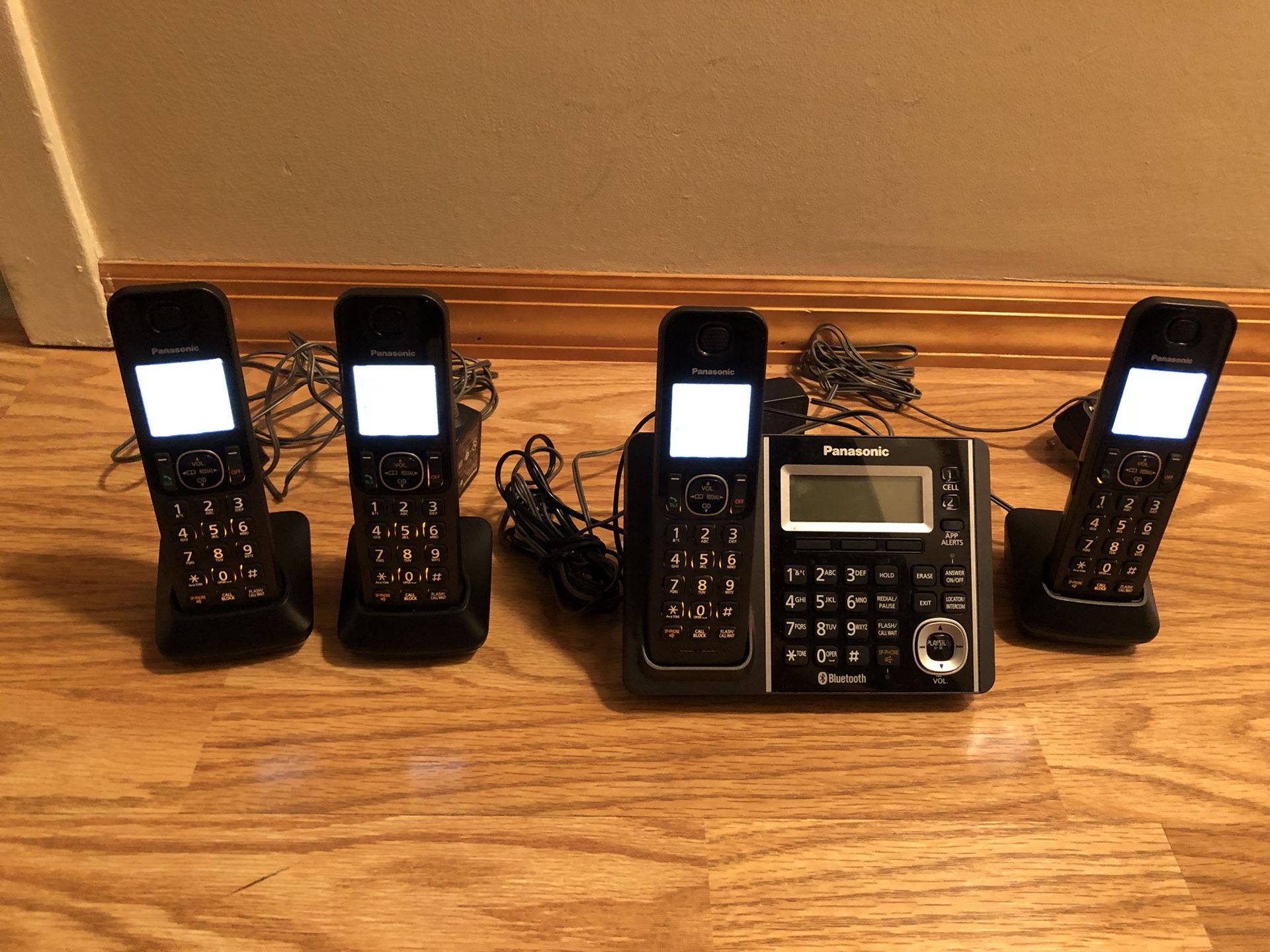 Panasonic KX TG 370 DECT 6.0 with blue tooth 4 handset phone system