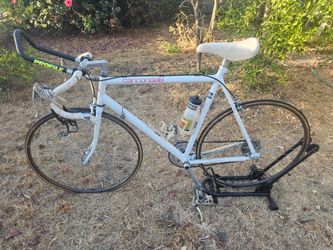 Cannondale Road Bike - Shimano Components - Needs New Tires - $250 OBO
