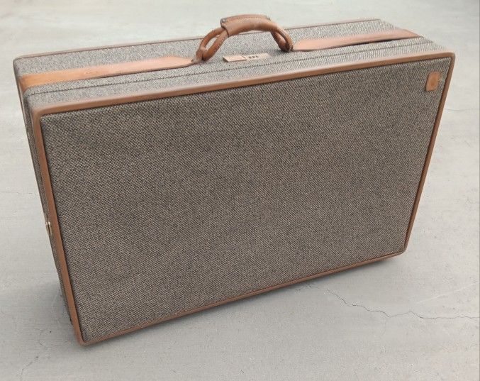 Genuine Vintage Hartmann Luggage Brown Tweed Single Suitcase With Wheels LARGE 20 in X 32 in NICE!