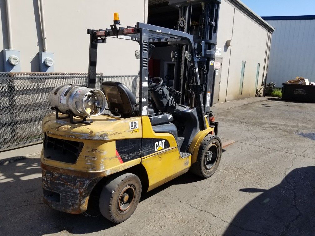 CAT 7000 # Pnuematic LP Forklift