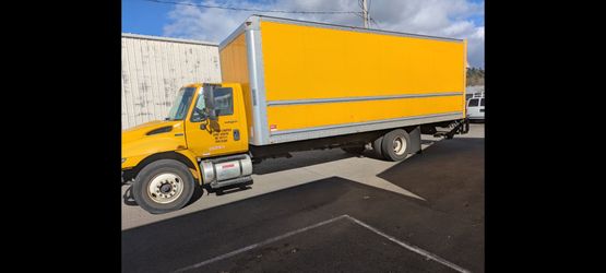 International box truck 26'