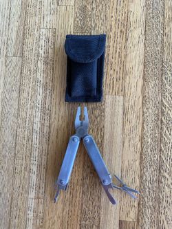 Multi-Tool Keychain with 6 Tools and Belt Holster 