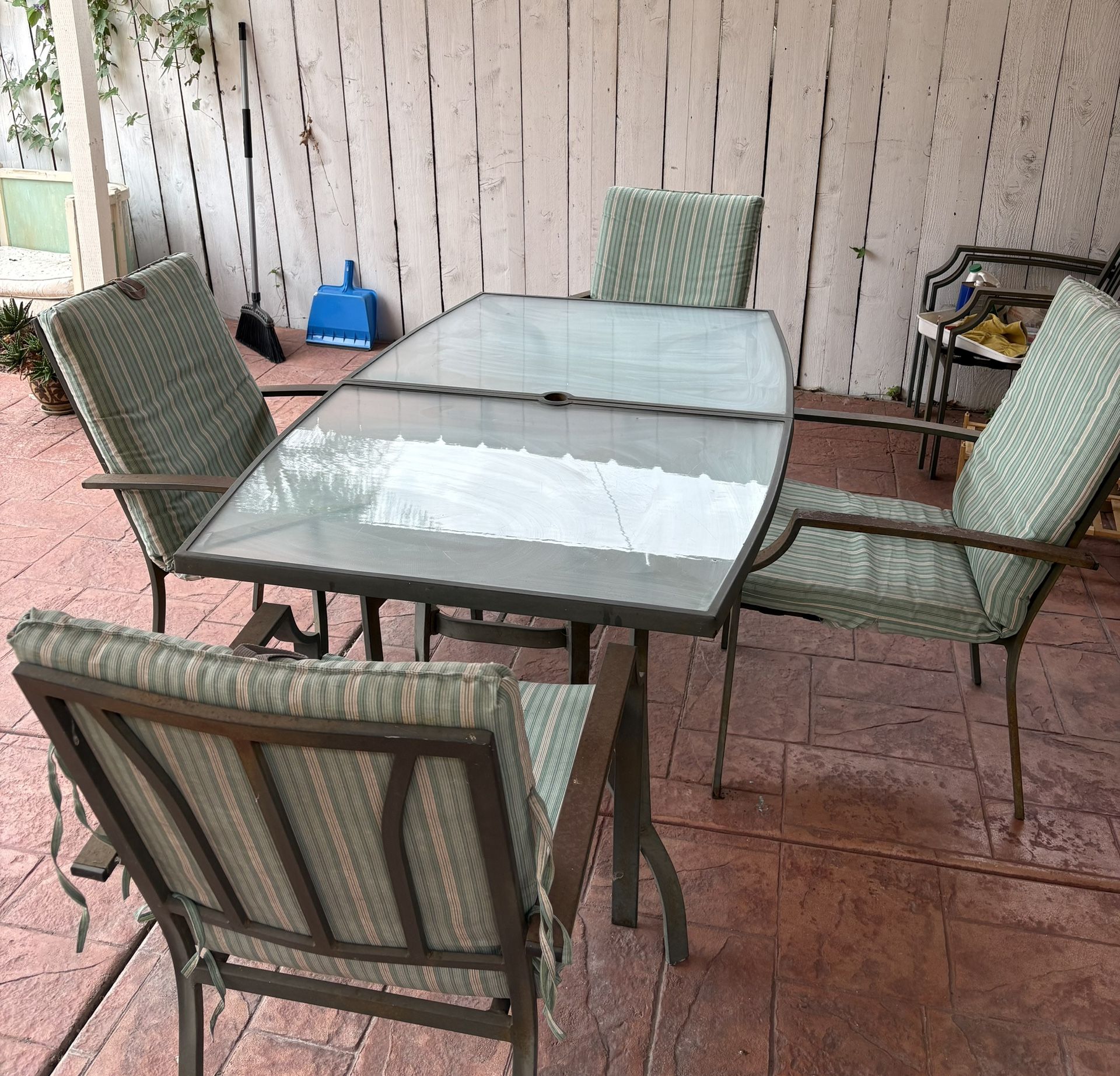 Outdoor Patio Set (6 Chairs)