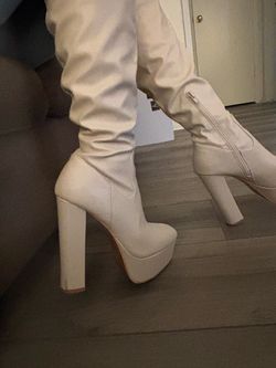 White boot heels size 6 1/2