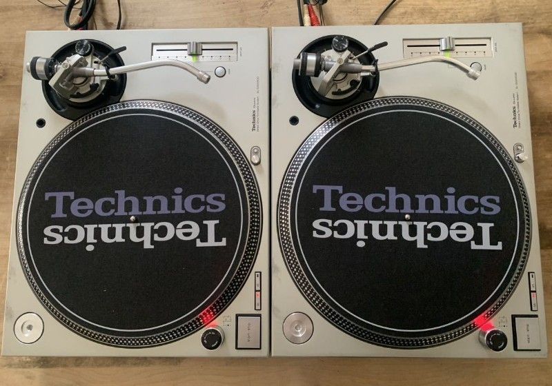 Technics SL 1200 - PAIR WITH CASES