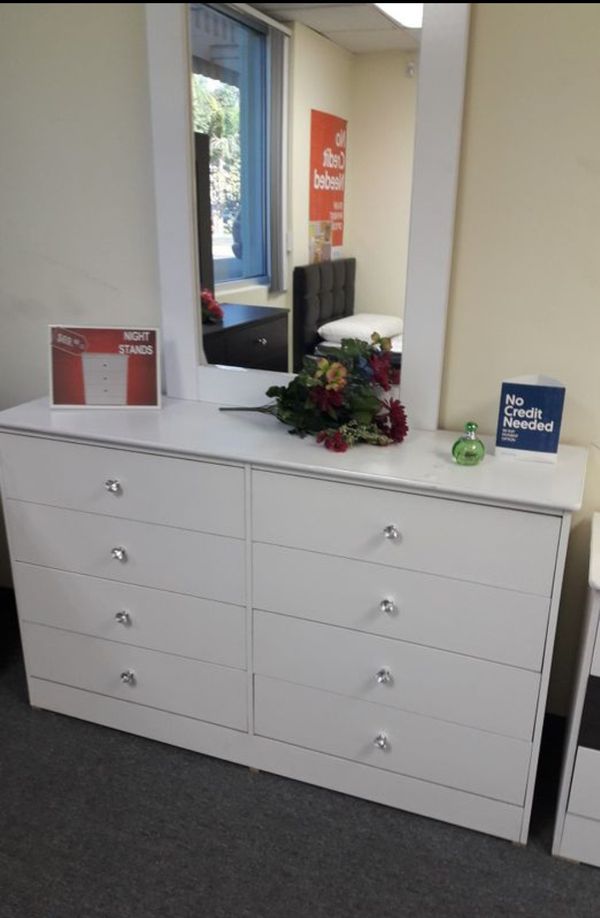 New White Dresser With Diamond Knobs For Sale In Bloomington Ca