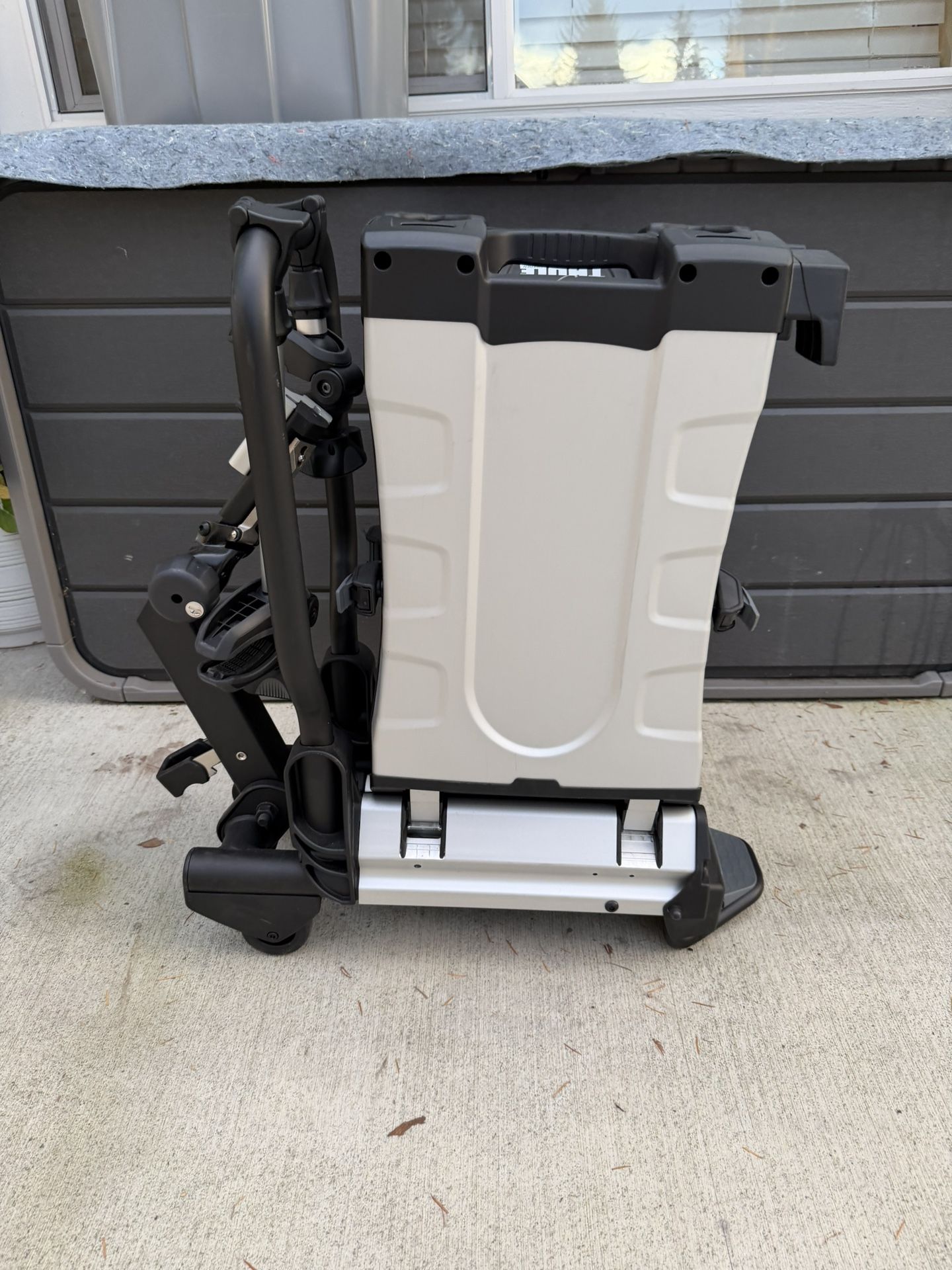 Thule EasyFold XT Hitch Bike Rack - 2-Bike, 1-1/4", 2" Receiver, Black