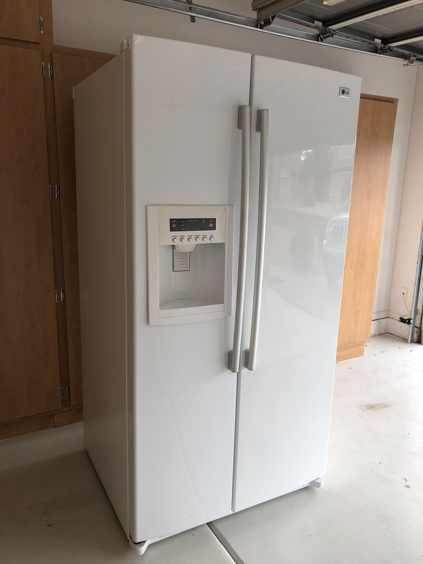 LG Refrigerator/Freezer left by previous owner $80