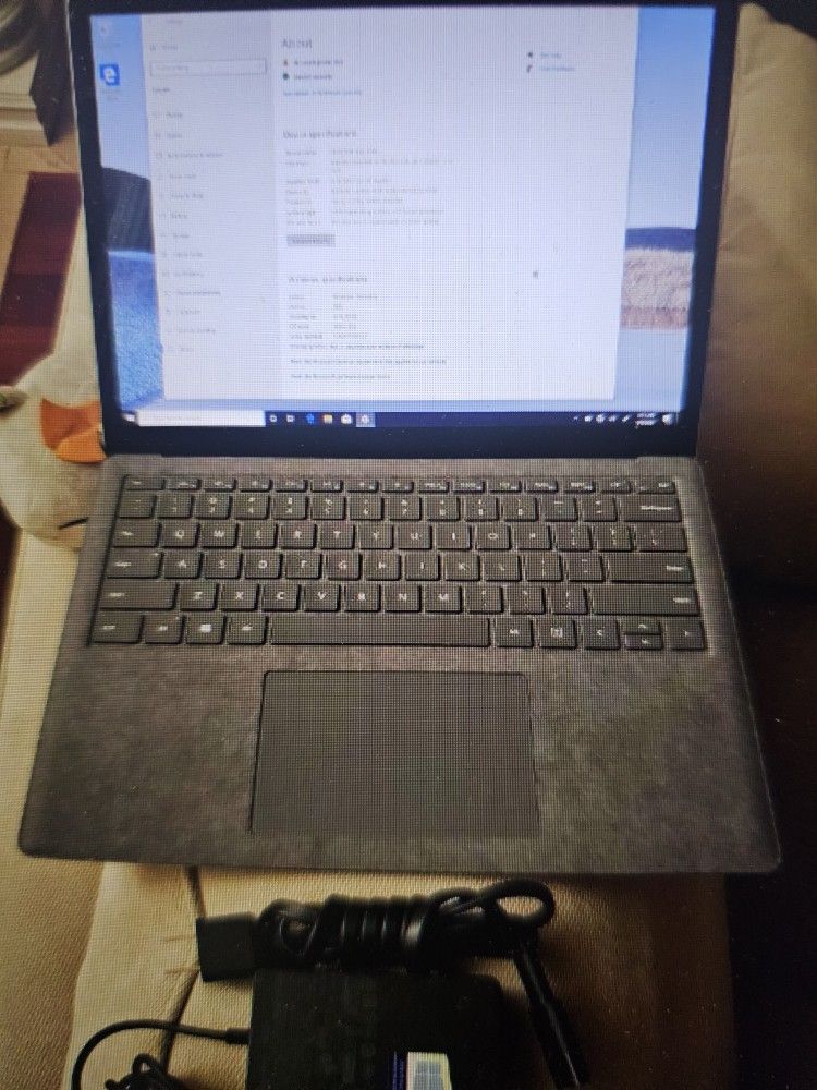 Microsoft Surface Laptop 3 13.5 Inch 2256×1504 Touchscreen Intel i5-1035G7 8GB 128GB SSD Like New Condition