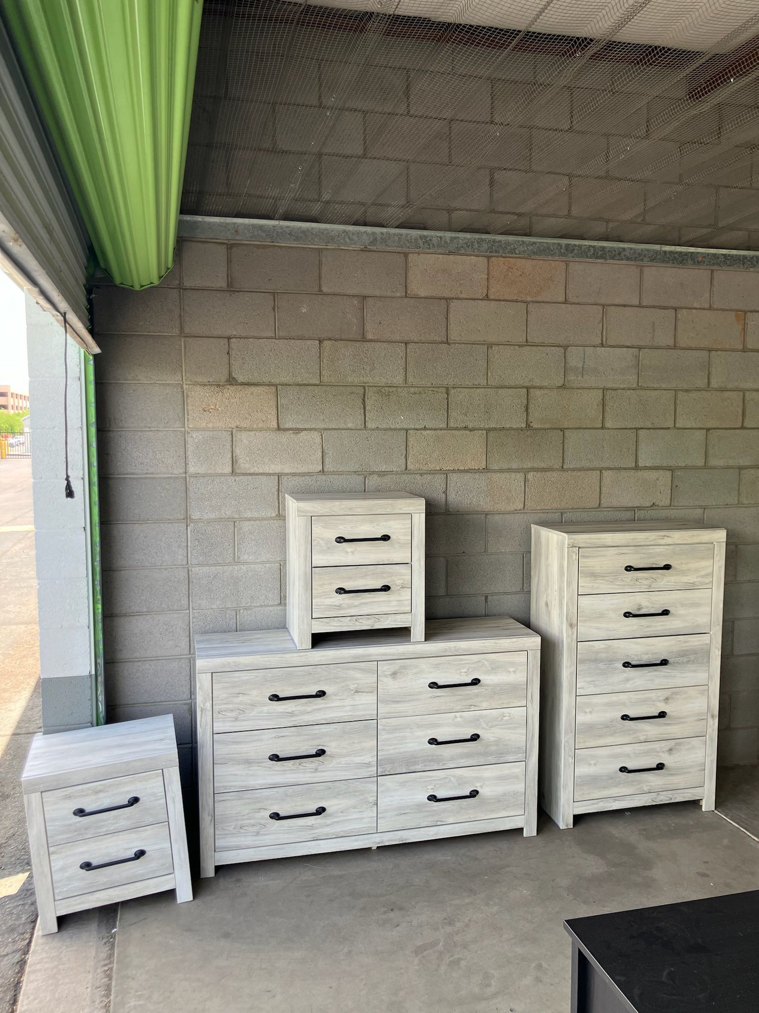 4 Piece Ashley Furniture Bedroom Set With Mirror