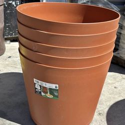 Vigoro Kyra Large Clay Plastic Round Planter with Attached Saucer (20 in. L x 20 in. W x 17.32 in. H