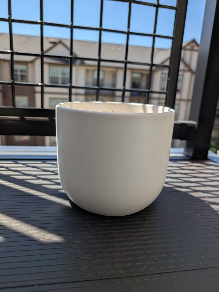 White Small Rounded Planter